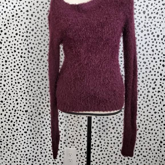 Fuzzy sweater - Picture 3 of 3